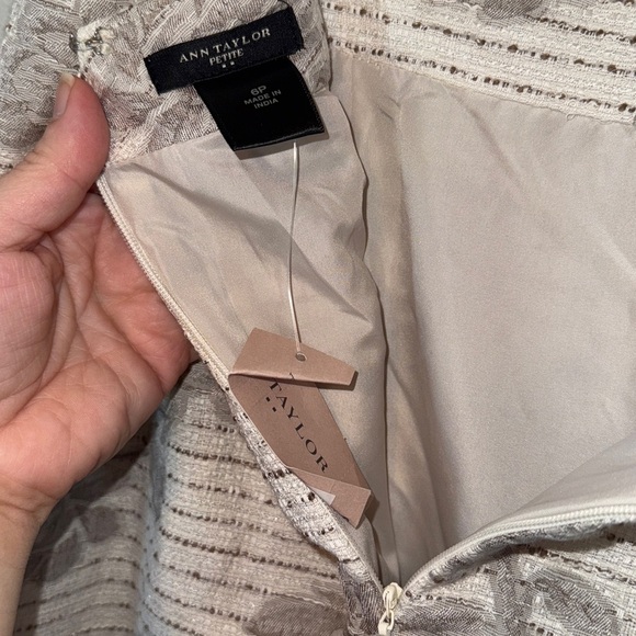Ann Taylor Beige Floral Pencil Skirt Size 6 Petite Cream Romantic Floral Date - Picture 7 of 12